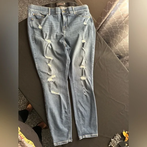 Torrid bombshell skinny jeans! - Picture 9 of 13